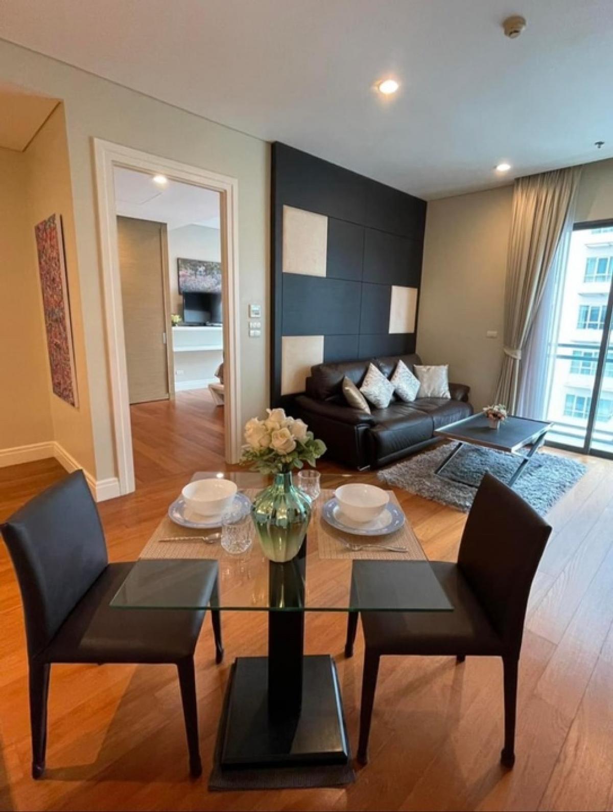 For RentCondoSukhumvit, Asoke, Thonglor : 🔥Hot Deal🔥In the heart of Sukhumvit Bright Sukhumvit 24, 1 bedroom, 1 bathroom condo, size 67 sq m., 17th floor, with a large balcony, beautiful room, fully furnished, complete furniture