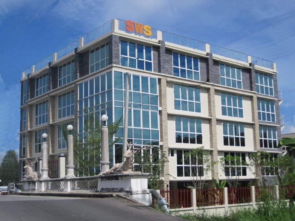 For SaleHome OfficeLadkrabang, Suwannaphum Airport : 👉 Premium Office for Sale, 5 Storeys Office Building located at Chaloem Phrakiat Ratchakan 9, this area connects to Phatthanakan Rd, Srinagarindra Road, Bangna Trade, Motorway