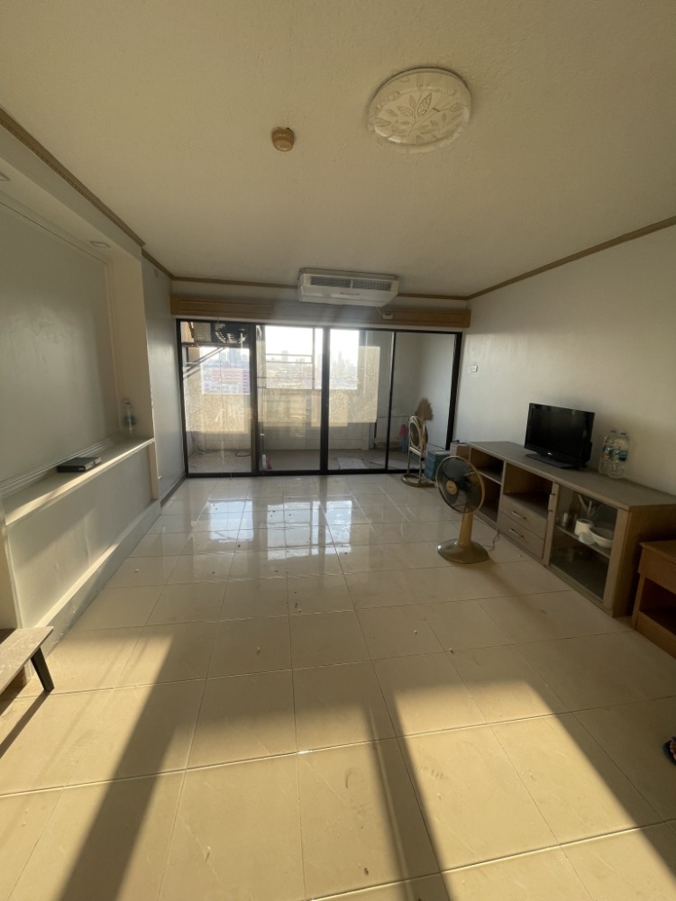 For SaleCondoRatchadapisek, Huaikwang, Suttisan : Studio room for sale, 40 sq m., price 1.55 million baht, Condo project Srivara 1 (S4254)