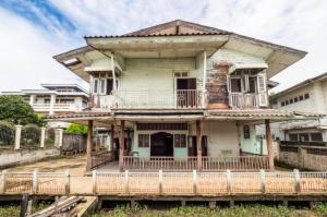 For SaleHousePinklao, Charansanitwong : House and land for sale next to the Chao Phraya River, Soi Charansanitwong 74/1, view overlooking Sappaya Saphasathan, Soi next to MRT Bang Phlat.