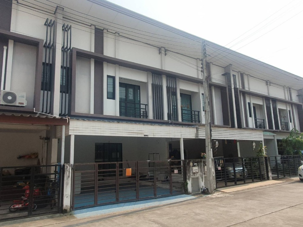 For SaleTownhousePathum Thani,Rangsit, Thammasat : 📣Townhome Valume + good at Baan Fah Piyarom Terrace, Lam Luk Ka Khlong 6, width 6 m., size 21 sq w, price 2.0 million❣️