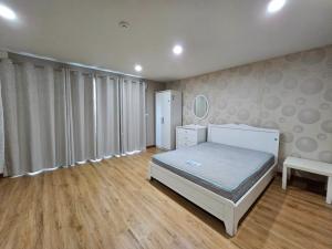 For RentCondoYothinpattana,CDC : Condo for rent, D5 Condominium, near Nuanchan Station.