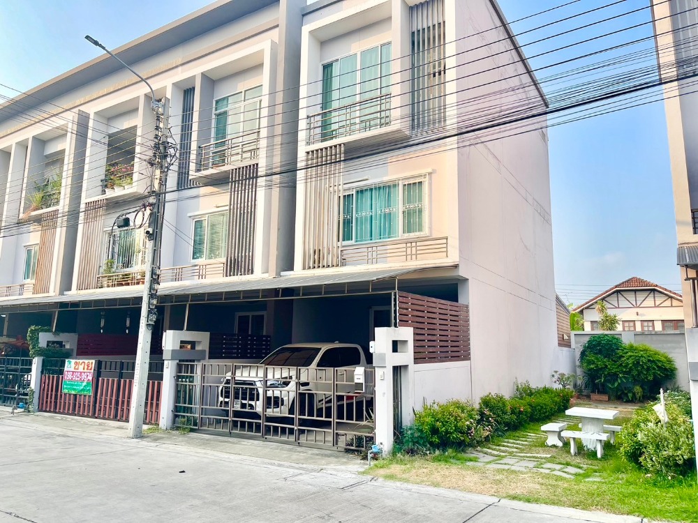 For SaleTownhouseRattanathibet, Sanambinna : *HOT* Selling at cost!! Townhome The Exclusive KhaeRai-Ngamwongwan, ready to move in, just carry your bags. Cute neighbors!!!!