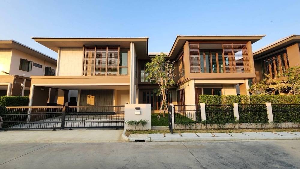 For RentHousePattanakan, Srinakarin : Single house for rent, Burasiri Krungthep Kreetha, near HomePro Ramkhamhaeng, just 6 minutes.