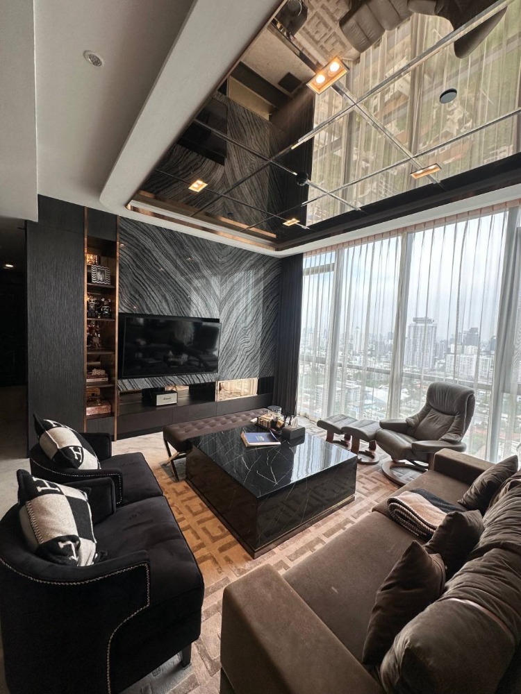 For SaleCondoSukhumvit, Asoke, Thonglor : ♦ Luxury style ♦ 25+ Floor | 125 sq.m. 3 Beds | Condo Near J Avenue Thonglor 2 mins., BTS Thonglor 5 mins. and Donki Mall 7 mins.