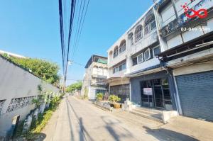 For SaleShophouseRatchadapisek, Huaikwang, Suttisan : For sale and rent, 3-story building, 12 square meters, Lat Phrao Road, Soi Lat Phrao 43, near BTS Phawana.