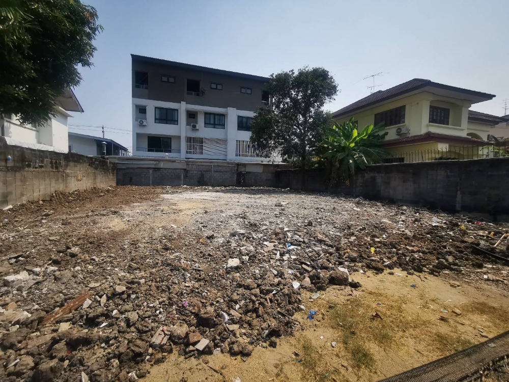 For SaleLandLadprao, Central Ladprao : Empty land, Ladprao 25 ​​/ (for sale), land, Ladprao 25 ​​/ (SALE) NUB653