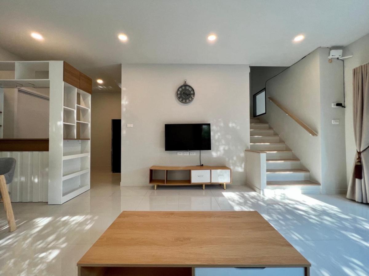 For RentTownhousePathum Thani,Rangsit, Thammasat : #Ready to reserve first🔥Corner townhome, width 5.7 meters, beautifully decorated, has a relaxing garden, lots of floor space, convenient parking, good Feng Shui, very nice house.