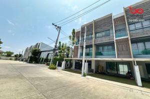 For SaleTownhouseKaset Nawamin,Ladplakao : Townhome for sale, 3 floors, 21.5 square meters, The Vision Lat Phrao-Nawamin. Selling below cost