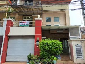 For SaleTownhouseLadprao101, Happy Land, The Mall Bang Kapi : 3-story townhome, Merit Place Ladprao 87, Phase 2 ,Corner house has space on the side that can be extended to an additional size of 30.3 square meters , 3 bedrooms, 3 bathrooms