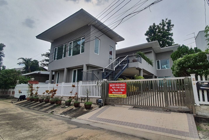 For RentHousePathum Thani,Rangsit, Thammasat : Call 081-632-0632, 2-storey detached house for rent, Garden Home Village, Soi Phahon Yothin 60, parking for 6 cars, 10 air conditioners / some furniture / renovated the whole house / very beautiful house / can be used as a residence or an office, can regi