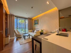 For SaleCondoSukhumvit, Asoke, Thonglor : The Address Sukhumvit 28 - Fully Furnished 1 Bed Condo for Sale!