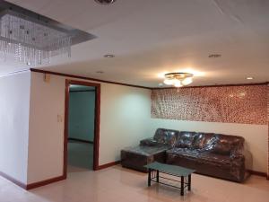 For SaleCondoRatchadapisek, Huaikwang, Suttisan : Condo for sale D.D. Tower Renovated the entire room, 2 bedrooms, size 107 sq m., 11th floor, plus built-in furniture (RS 0617)