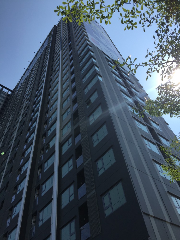 For SaleCondoThaphra, Talat Phlu, Wutthakat : Selling below cost, Condo Aspire Sathorn-Ratchapruek, 22nd floor, corner room, 2 bedrooms, 1 bathroom, size 46.7 square meters, wide frontage, east direction, not hot, new condition, clean, beautiful view, comfortable, suitable for family living or invest