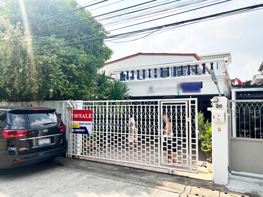 For SaleHousePattanakan, Srinakarin : Single house for sale, Rama 9 Soi 43, near The Nine Rama 9 Mall, 3 minutes to the motorway, 5 bedrooms, 2 bathrooms, 63 sq m.