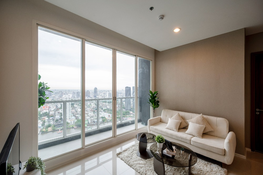 For SaleCondoSathorn, Narathiwat : 🚨 The owner is selling it himself. You can negotiate the price 🚨 Newly renovated condo, 2 bedrooms, 2 bathrooms, high floor, river view, 180 degree view, Menam Residences Condominium.