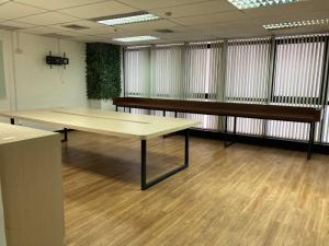 For RentOfficeRatchathewi,Phayathai : Office space for rent, Phayathai Plaza Building, 100.96 sq m, 10 steps to BTS Phayathai.