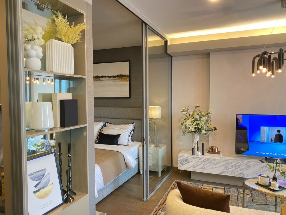 For SaleCondoKhlongtoei, Kluaynamthai : **New room from the Siamese Exclusive Queens project, newly decorated, including furniture. Good location next to MRT Queen Sirikit National Convention Center, only 50 meters.