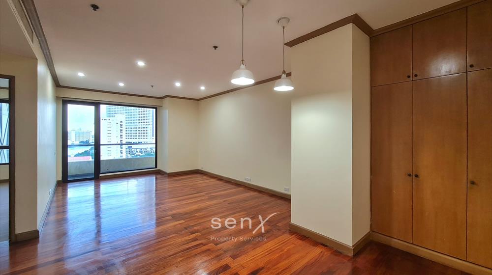 For SaleCondoWongwianyai, Charoennakor : Riverside Condo for Sale at Baan Chaopraya Excellent Location near Iconsiam BTS Klongsan