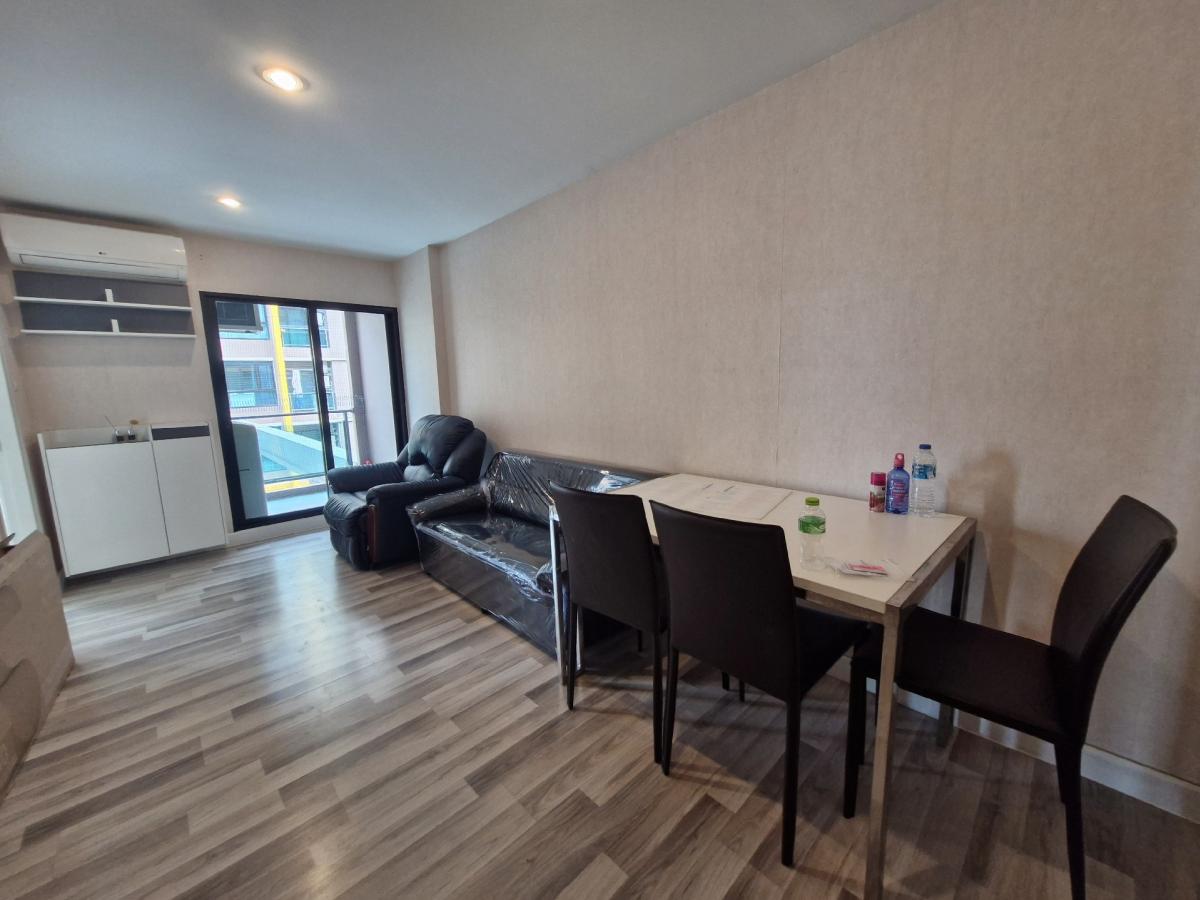 For RentCondoChaengwatana, Muangthong : For rent: The Cube Plus Chaengwattana, large room.