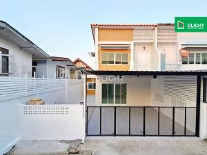 For SaleTownhouseBang kae, Phetkasem : Townhouse Privacy Bang Khae, 35.5 sq m, 3 bedrooms, 2 bathrooms, price 3.75 million baht, fully furnished, ready to move in, location near MRT Bang Khae.