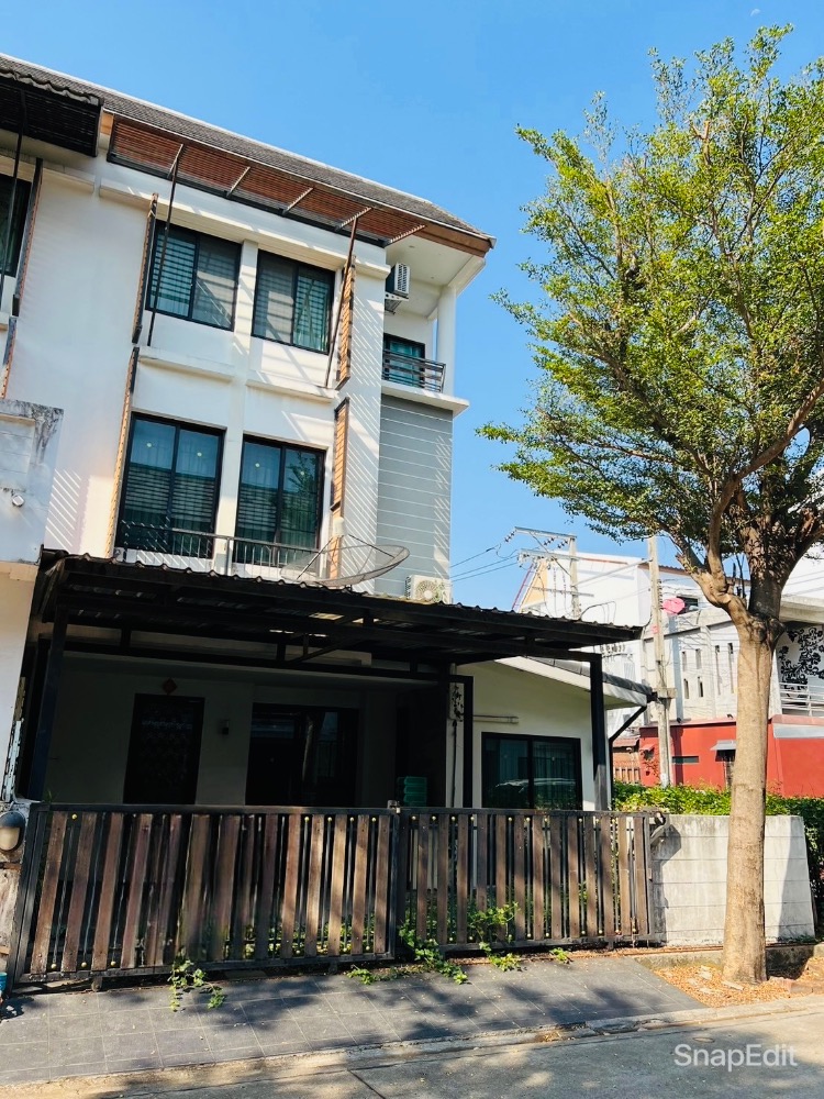 For SaleTownhouseKaset Nawamin,Ladplakao : For sale Areeya Mova Lat Pla Khao, corner unit, 30.4 sq m. Completed addition to fill the area next to the house.