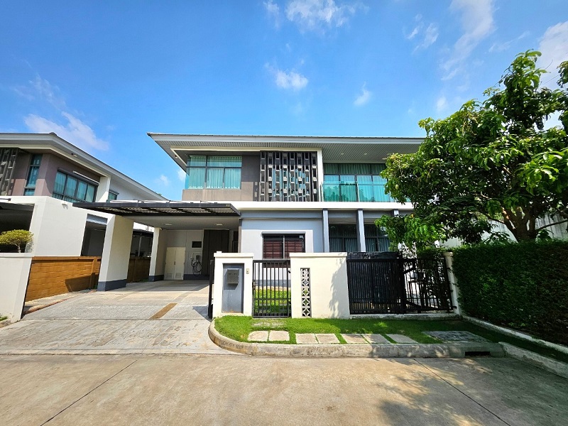 For SaleHousePattanakan, Srinakarin : Single house for sale, corner unit, Setthasiri Pattanakarn Phase, Setthasiri Pattanakarn, Phatthanakan Road, Prawet, Bangkok.