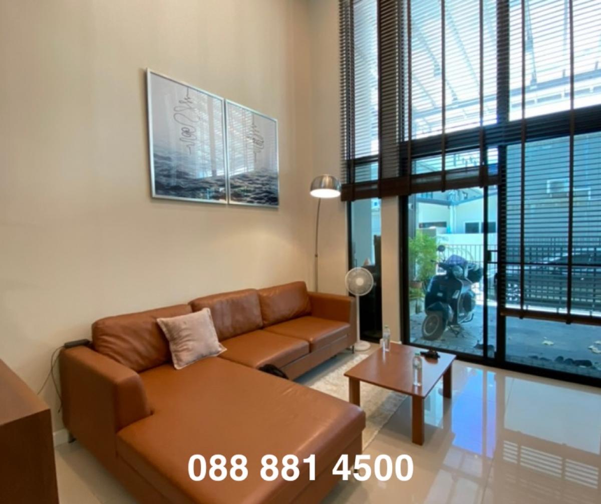 For SaleTownhousePattanakan, Srinakarin : ⛳️Selling a townhouse, Patio, Phatthanakan 32, 3 and a half floors 💢 Super value, value, value 💢 With solar cells. In this hot weather, turn on the air conditioner to cool down. Turn on the air conditioner 24 hours a day. Pay only a few hundred baht per m