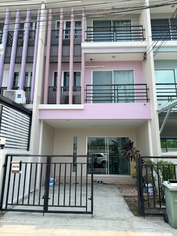 For RentTownhouseRama5, Ratchapruek, Bangkruai : House for rent, 3-story townhome with some furniture, next to The Walk Rama 5.