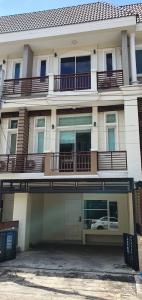 For RentTownhouseChokchai 4, Ladprao 71, Ladprao 48, : 3-story townhome for rent, Premium Place Ekkamai - Ramintra Sukonthasawat project, in front of the house, south side, near the expressway, near Central Eastville, for living or as a home office.