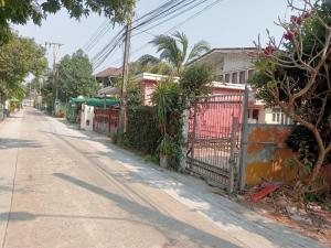 For SaleLandLadkrabang, Suwannaphum Airport : Empty land for sale, 40 sq m., Chaloem Phrakiat Rama 9, Soi 6, Intersection 4 (Udomsuk)