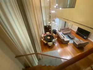 For RentCondoSukhumvit, Asoke, Thonglor : Bright Sukhumvit 24 3Bedroom 3Bathroom Duplex 3 Bed