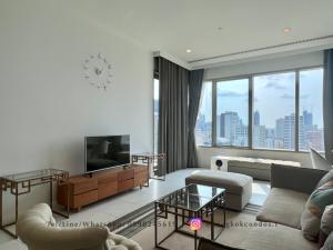 For RentCondoWitthayu, Chidlom, Langsuan, Ploenchit : Luxury 2 Beds condo on Rajdamri near Lumpini Park & soi Langsuan