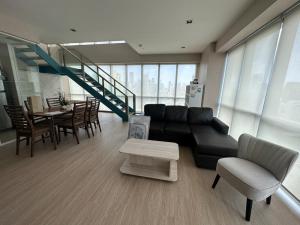 For RentCondoSukhumvit, Asoke, Thonglor : 🚩For Rent🚩Condo The Room Sukhumvit 21, Duplex room, Near BTS Asoke