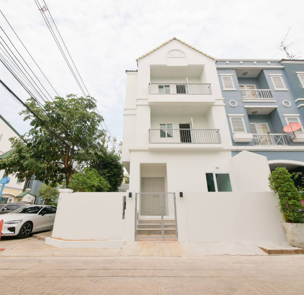 For SaleTownhouseChaengwatana, Muangthong : Townhome for sale, 3.5 floors, Suparam Village. Soi Chaengwattana-Pak Kret 17, behind the corner