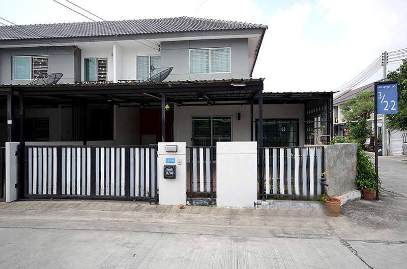 For SaleTownhouseSriracha Laem Chabang Ban Bueng : 2-story townhome for sale, corner house, Ban Pruksa Village 108. Federation-Laem Chabang