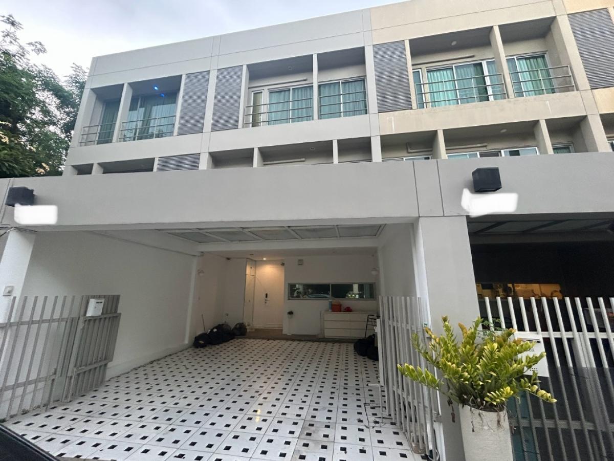 For RentTownhousePattanakan, Srinakarin : For rent: Noble Cube Village, Phatthanakan