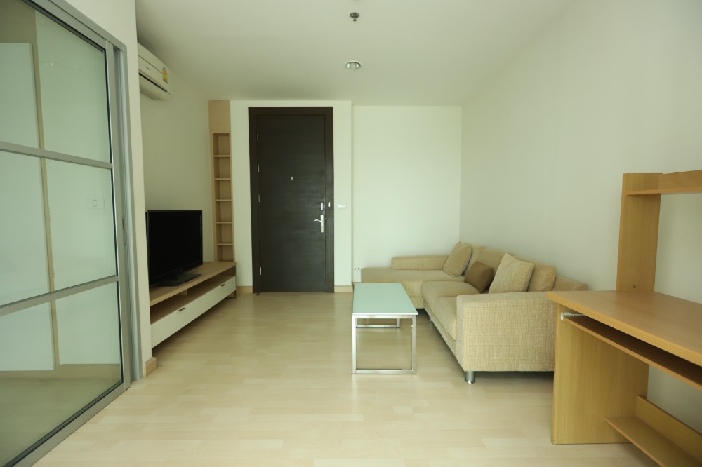 For RentCondoRatchadapisek, Huaikwang, Suttisan : Condo for rent RHYTHM Ratchada, near MRT Ratchadaphisek Station 100 m.