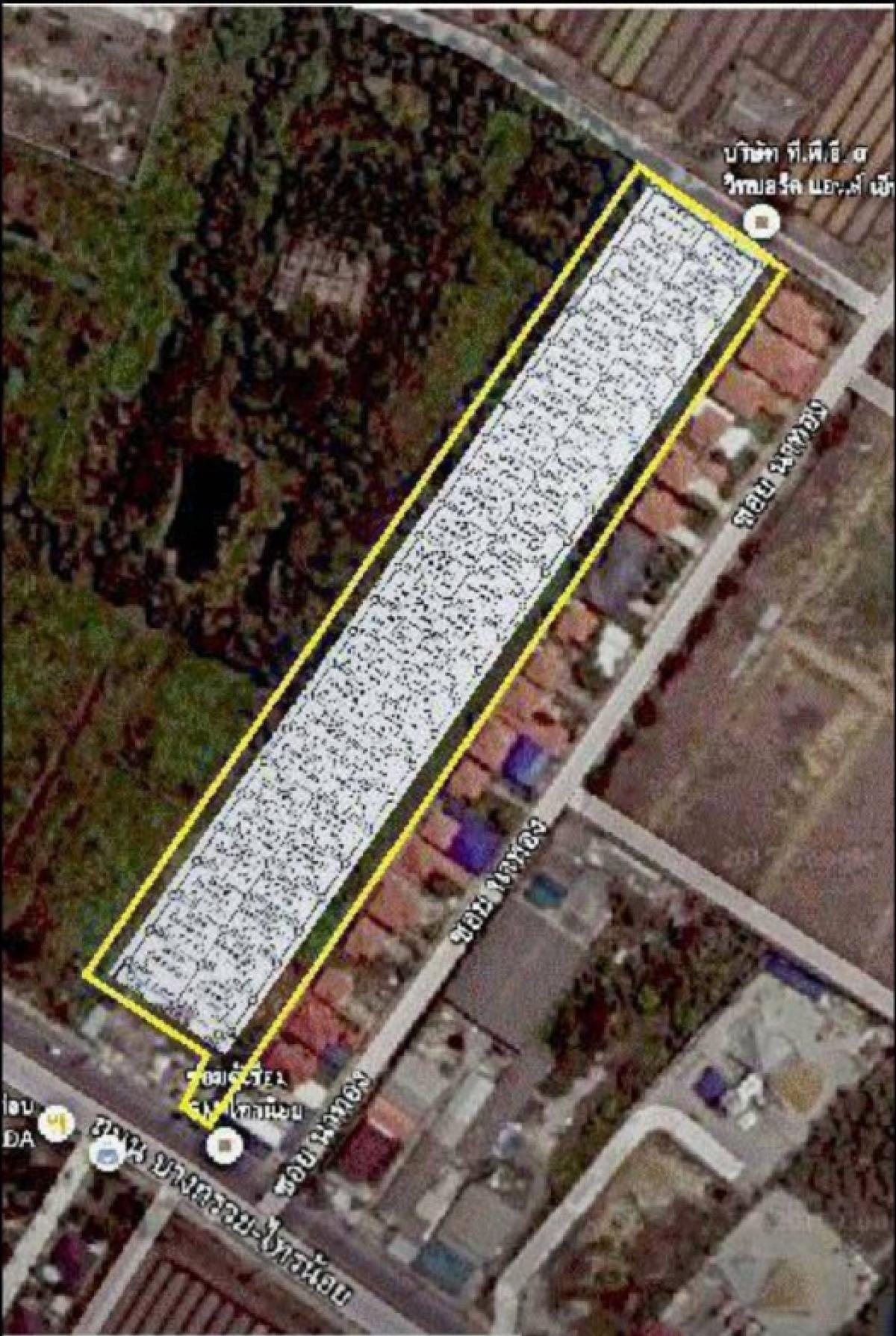 For SaleLandRama5, Ratchapruek, Bangkruai : Empty land for sale, Bang Kruai-Sai Noi Road, 9 -1 - 30 rai, suitable for a housing project. The land has been divided into 51 plots. Details - Area size 9-1-30 rai - Near Khlong Bang Phai BTS station - Near Kanchanaphisek Road 6 km. If interested, contac