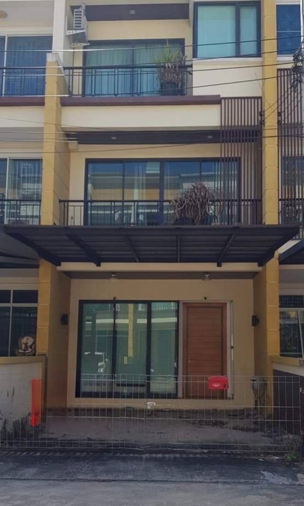 For SaleTownhouseLadprao101, Happy Land, The Mall Bang Kapi : Townhome Pradya in Town Ladprao 101 Yaek 42 / Townhome 3 Bedrooms (FOR SALE) RUK760