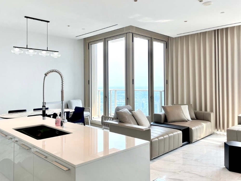 ให้เช่าคอนโดสาทร นราธิวาส : High floor For rent: Four Seasons Private Residences, Chao Phraya River.