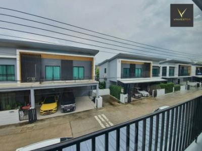 For RentHousePathum Thani,Rangsit, Thammasat : Luxury house for rent, Chewarom Rangsit, near Future Park Rangsit, 54 sq m, 238 sq m., 4 bedrooms, 4 bathrooms, beautifully decorated with furniture throughout, extremely beautiful, brand new.