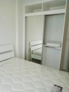 For SaleCondoOnnut, Udomsuk : Urgent sale! Condo The Tree Sukhumvit 64 with furniture. and electrical appliances (RS 0626)