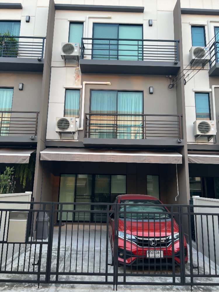 For RentTownhouseOnnut, Udomsuk : For rent, 3-story townhome, Baan Klang Muang Srinakarin-Onnut, in Soi On Nut 70/1, next to Sukhumvit Road 77.