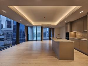 For RentCondoWitthayu, Chidlom, Langsuan, Ploenchit : Stunning 2 bedrooms condo for rent.BTS Chidlom