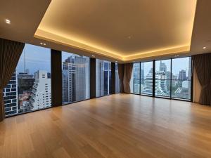 For RentCondoWitthayu, Chidlom, Langsuan, Ploenchit : Stunning 2 bedrooms condo for rent.Prime Location. BTS Chidlom.