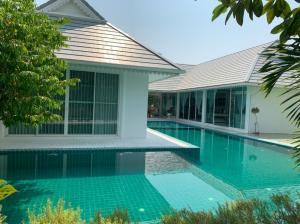 For SaleHouseMaha Sarakham : Single-storey luxury house for sale with swimming pool, good atmosphere, Kosum Phisai District, Maha Sarakham Province.