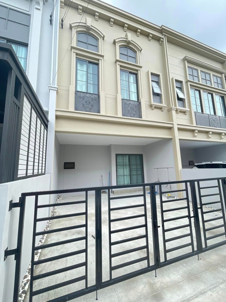 For RentTownhouseBangna, Bearing, Lasalle : Condo for rent ✅ Siri Place Mega Bangna ✅ Beautiful house, Paris style, corner house, end of the alley.