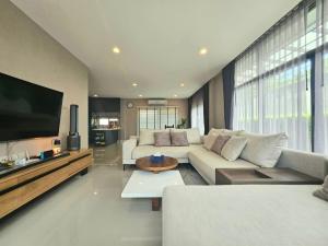 For SaleHousePattanakan, Srinakarin : Villa @Pattanakarn : 4 Beds / Sell