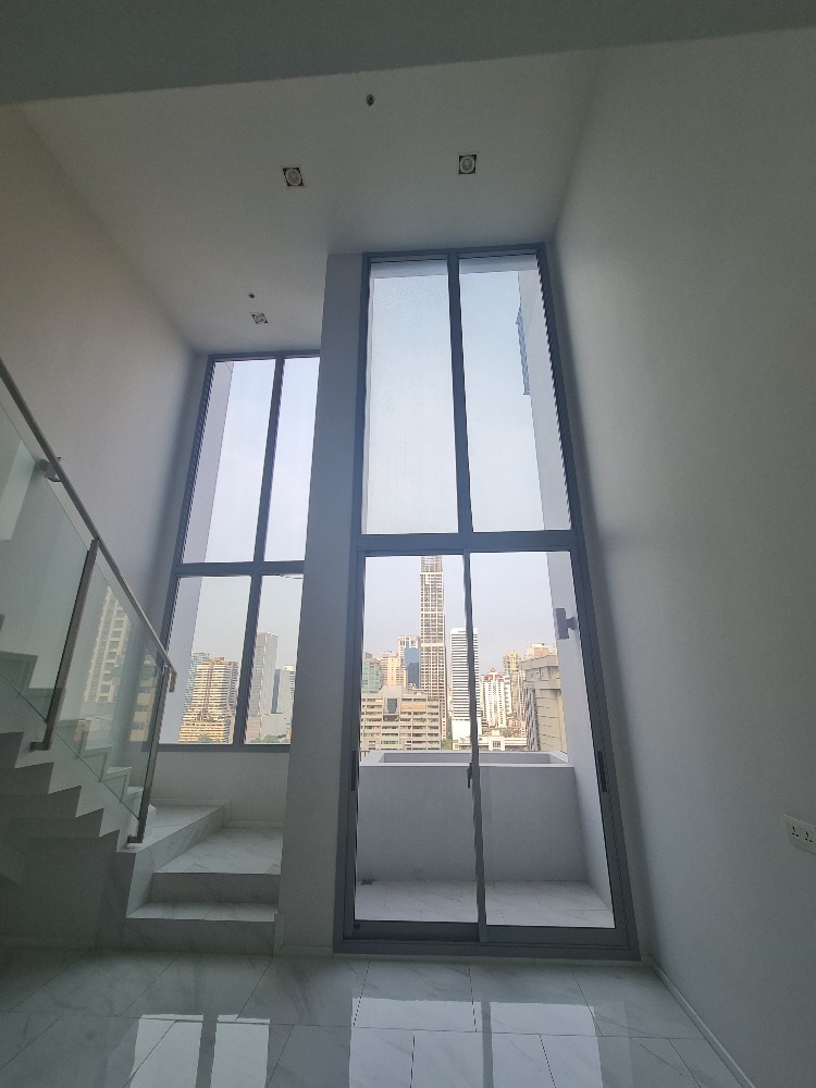 For SaleCondoNana, North Nana,Sukhumvit13, Soi Nana : For sale Duplex at HYDE Sukhumvit 11, High Rise Condo near BTS Nana, view the room, call now 0987929891